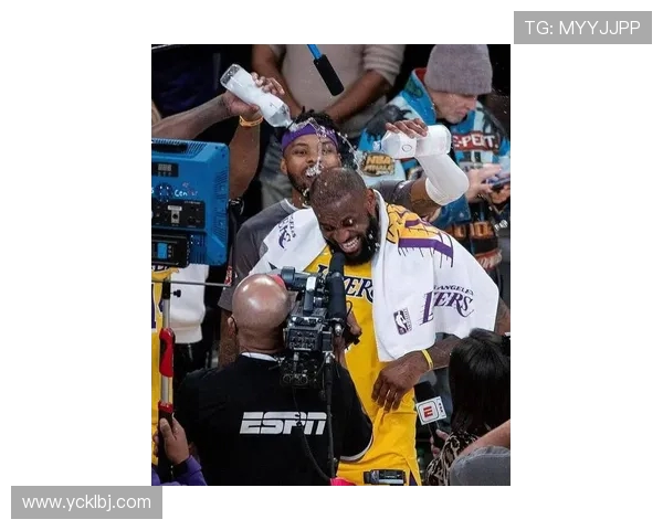 原创东契奇31+15+11无缘今日最佳！对不起，你遇见末节之王詹姆斯了